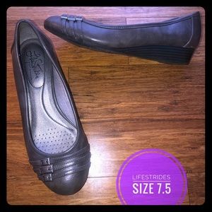 Women’s flats